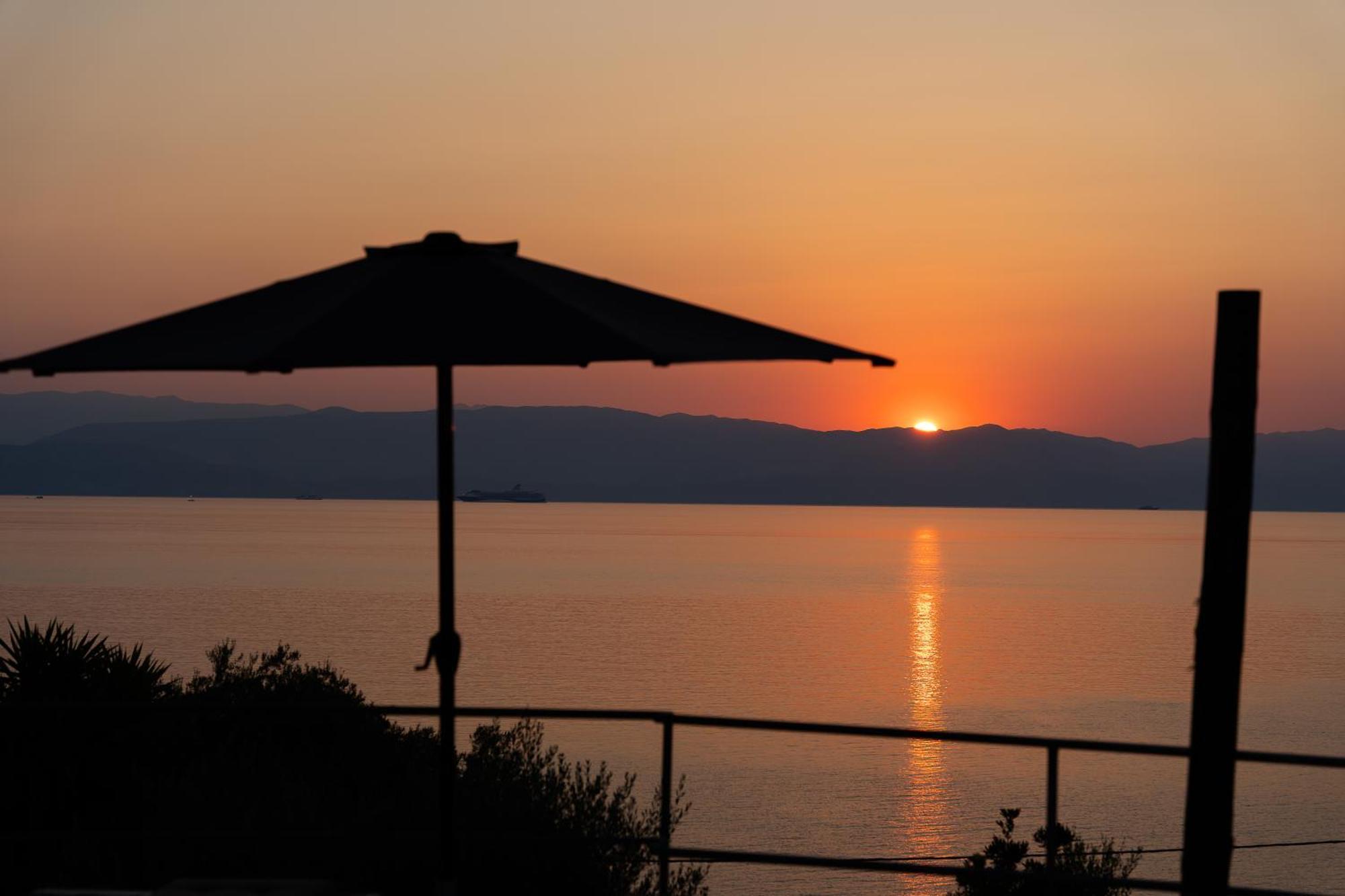 Antares Boutique Guesthouse Perama  Buitenkant foto